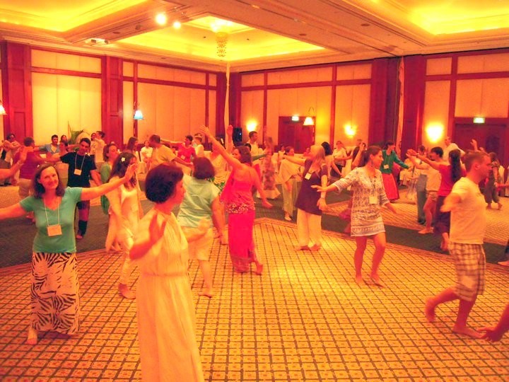 Wie üblich begannen wir die Sitzungen mit Tanzen - diesmal zu den bezaubernden Tönen ausgesuchter Balinesischer Musik
