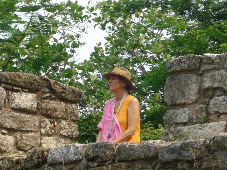 Regresamos al Templo X en Palenque dos días después,  y denuevo Solara hizo click en la posición correcta como una llave.