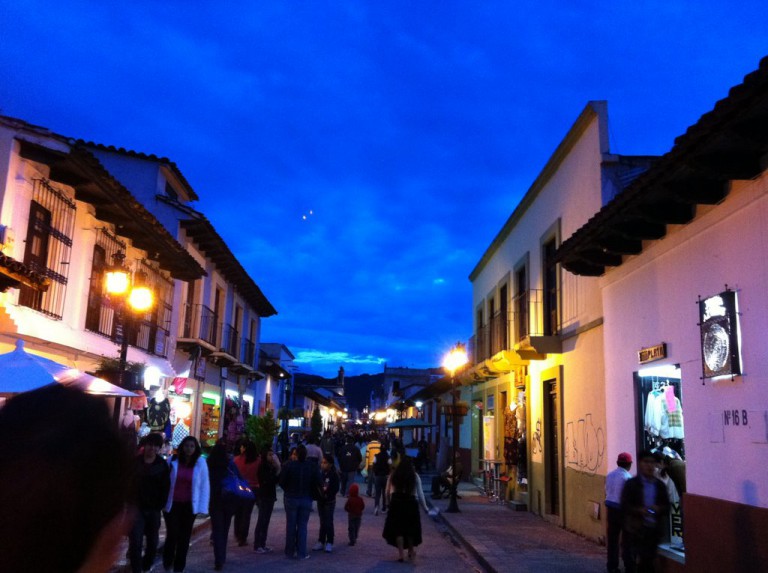 De noche, San Cristóbal se volvía romántica.