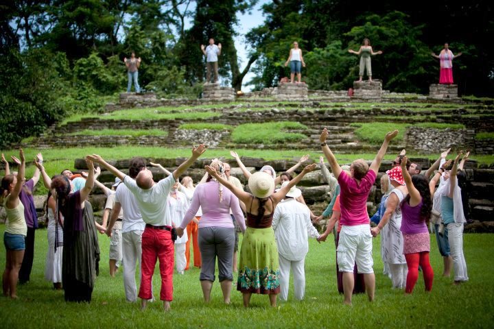 Guardians standen oben auf dem Temple X in Palenque