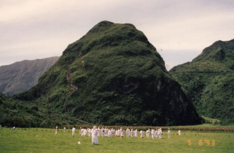 Aquí está una de las montañas en forma de pirámide dentro del Crater Pululahua.