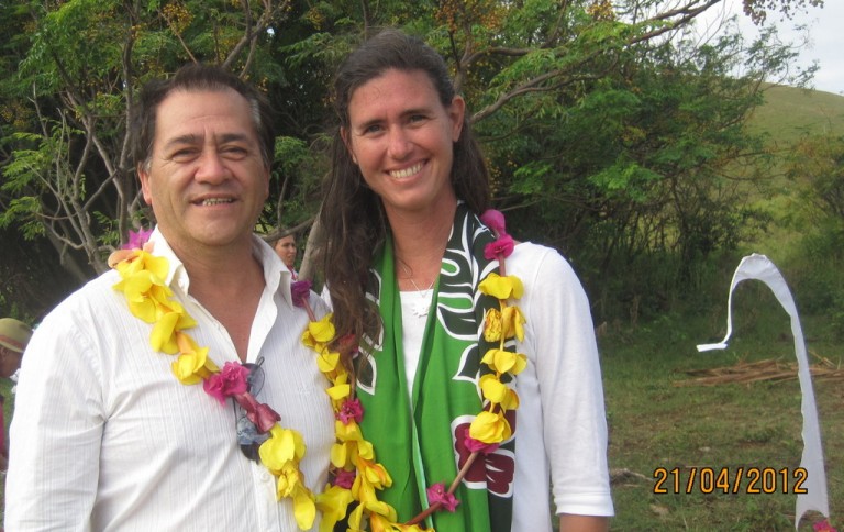 Oscar de Rapa Nui con Kalasara de Hawaii